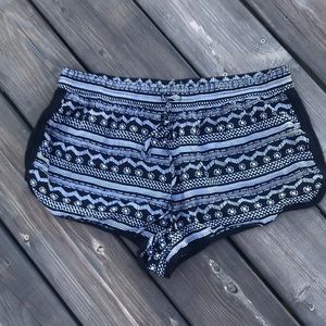 Kensie Cute Pattern Shorts Size XL